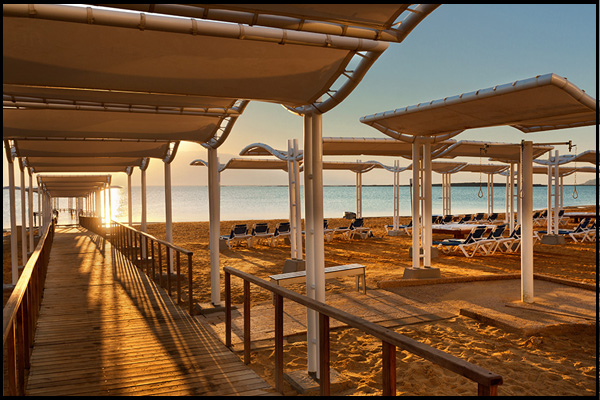 מלון קראון פלזה ים המלח חוף ים פרטי
